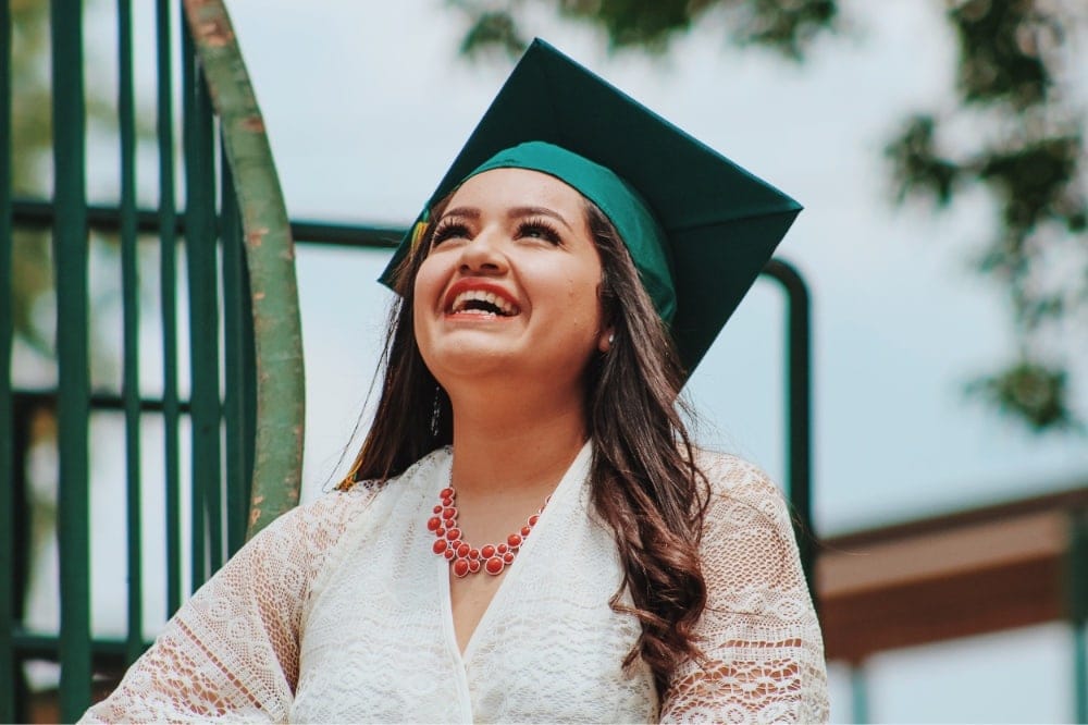 Considerations Before Signing Student Loan Papers